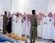 أئمة المسجد الحرام وكبار العلماء يؤدون صلاة الميت على جثمان الشيخ عبدالرحمن العجلان