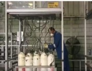 شاهد.. مصنع في الدمام يجهز أطنانًا من الأكسجين السائل استعداداً لتصديرها إلى الهند