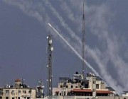 حماس تطلق 130 صاروخا ردا على اغتيال قادتها وتدمير برج جديد