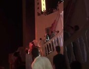قوة حـادث مروري تقذف شخصاً فوق سطح مسجد بجازان (فيديو)