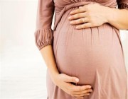 “الصحة” توضح خطورة الإصابة بـ “كورونا” على المرأة الحامل والإنجاب