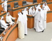 نواب في مجلس الأمة الكويتي يجلسون في مقاعد الوزراء.. والحكومة ترفض حضور الجلسة (فيديو وصور)