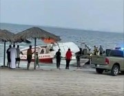 وفـاة مقيمة وإصابة آخرين في حــادث تصادم بين قاربين بحريين على شاطئ بالجبيل
