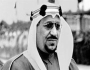 فيديو للملك سعود وهو يصلي في محراب مسجد قرطبة قبل 64 عاما