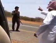 بالفيديو : ضبط مواطن لعدم تجاوبه والتلفظ على رجال الأمن