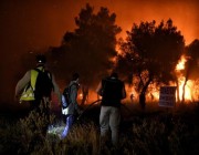 إخلاء قرى في جنوب اليونان بسبب حرائق الغابات