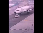 طائرة إيرباص تخرج عن السيطرة خلال سحبها من إحدى العربات
