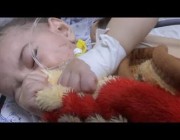 عُمر الرضيع.. الناجي الوحيد من “مذبحة أفراد الأسرة العشرة” بغزّة