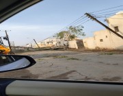 فيديو.. رياح شديدة وسيول تجتاح شوارع سلطنة عمان