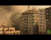 لحظة تدمير برج الجلاء الضخم الذي يضم مكاتب لوسائل إعلام عالمية في غزة