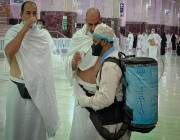 (٢٠٠) ألف عبوة ماء زمزم و(٣٧٥٠٠) لتر لسقيا المعتمرين والمصلين ليلة (27) من رمضان