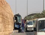 إصابة 12 شخصاً في حـادث تصادم بين شاحنة وحافلة بالرياض (صور)