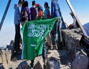 طفل سعودي ينجح بتسلق أعلى قمة في الوطن العربي.. تعرف على التفاصيل