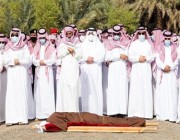 نائب أمير منطقة الرياض يؤدي صلاة الميت على المستشار الخاص والمشرف على مكتب سمو أمير المنطقة (صور)