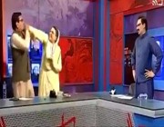 بعد اتهامها بالفساد.. وزيرة باكستانية سابقة تصفع نائباً على الهواء مباشرة (فيديو)