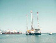 ميناء الجبيل الصناعي يستقبل عدداً من القطع البحرية والبارجات لصيانتها