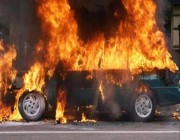 لبناني يقدم على إحراق سيارته بعد يأسه من تأمين وقودها