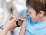 استشاري طب أسرة: الدراسات أثبتت مأمونية اللقاح على الأطفال (فيديو)