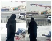 “شرطة جدة” توضح ملابسات فيديو “المرأة التي ظهرت بجانب شخص غارق في الدمـاء وملقى على الأرض”