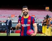 تقديم مهاجم برشلونة الجديد سيرجيو أجويرو بملعب كامب نو