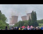 لحظة تفجير أبراج تبريد لمحطة توليد كهرباء في بريطانيا