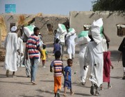 مركز الملك سلمان للإغاثة يوزع 2,670 سلة غذائية للأسر الأكثر احتياجًا في ولاية النيل الأبيض في السودان