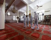 أغلقت بسبب تسجيل حالات كورونا .. إعادة افتتاح 9 مساجد بعد تعقيمها في 4 مناطق