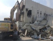 “أمانة جدة” تزيل مواقع عشوائية لورش ومستودعات مخالفة في كيلو 8 (صور)