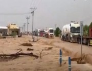 شاهد .. تشكل السيول وجريان الأودية جنوب منطقة الرياض