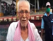 بأعجوبة.. إنقاذ عجوز هندي من الموت دهسا بعجلات القطار (فيديو)