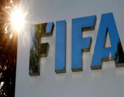 “فيفا” يكشف حقيقة إجراء تعديلات على قوانين كرة القدم