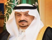 أمير الرياض يؤدي صلاة الميت على الأميرة نوف بنت خالد