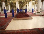 شاهد.. ألوان سجاد المسجد الحرام منذ 40 عاماً إلى اليوم ومراحل تنظيفه