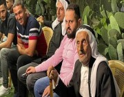 فلسطيني ينعم بالحياة وسط أكثر من 300 حفيد… فيديو وصور