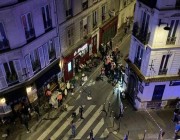 الشرطة تغلق شارعا في باريس بعد اصطدام سيارة بمقهى
