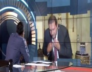 شاهد.. الداعية عمرو خالد ينسحب على الهواء بسبب سؤال حول علاقته بـ”الإخوان”