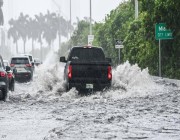 العاصفة “إلسا” تشتد وتتحول لإعصار مع اقترابها من فلوريدا