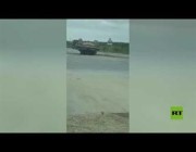 انقلاب دبابة مجنزرة في أحد الشوارع بشرق روسيا