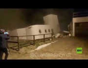 انهيار منزل بالأرجنتين وسقوطه في المحيط بسبب ارتفاع المد