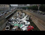 تراكم عدد كبير من السيارات في الطرق بالصين جراء الفيضانات