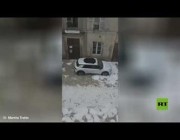 عاصفة برد تغطي شوارع قرية فرنسية بالثلج والجليد