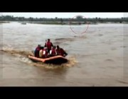 فرق الإنقاذ تخلي سكان ولاية هندية بعد أن اجتاحتها الفيضانات