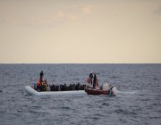 مقتل 17 مهاجرا على الأقل بغرق قاربهم قبالة سواحل تونس
