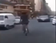 فيديو لطفل ينقل الخبز على دراجة في مصر يثير جدلاً
