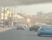 ضبط قائد مركبة تجاوز السيارات بطريقة متهورة في جدة (فيديو)