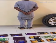 شرطة مكة تضبط مواطناً بحوزته 28 كجم من مادة الحشيش المخدر (فيديو)