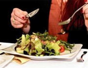 تذوق وحكم.. متخصص يفند مزاعم الوجبات الصحية لـ”مطاعم الدايت”