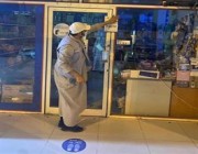“أمانة جدة” تغلق مطعماً شهيراً بعد رصد لحوم ومواد غذائية مجهولة المصدر