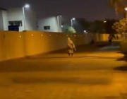 مقيم يوثق ممارسة فتاة للرياضة في وقت متأخر من الليل معلقا: أنت بأمان في السعودية