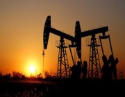 أسعار النفط تتراجع مع تزايد الإصابات بكوفيد-19